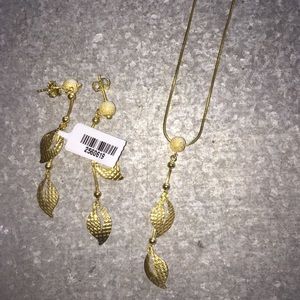Necklace and earring set
